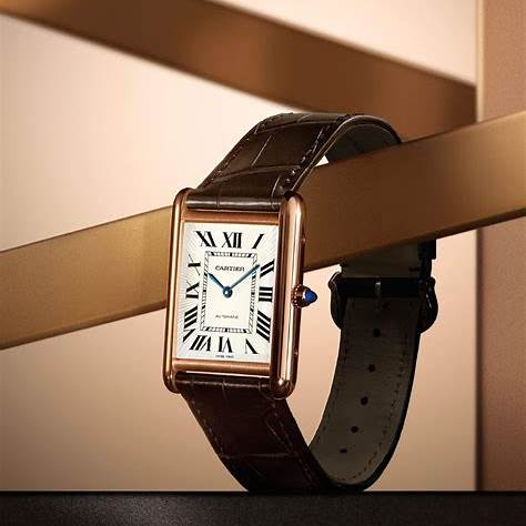 탱크 루이 까르띠에 신상 2025 – 자동 무브먼트 탑재